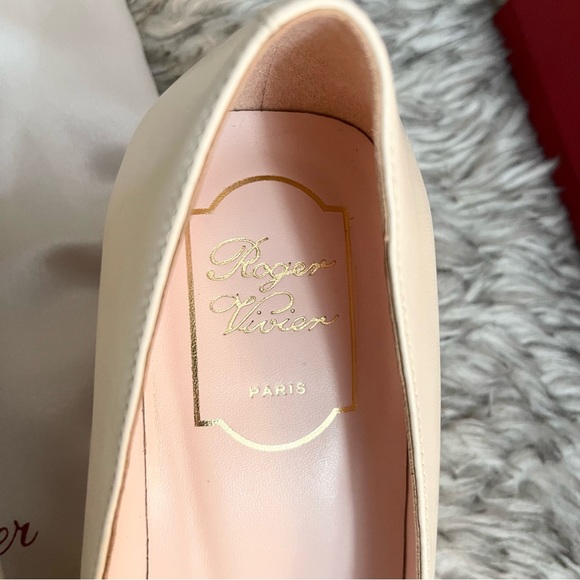 SOLD‼️Roger Vivier Buckle Pumps - Picture 4 of 9